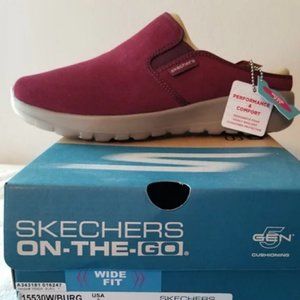 Skechers On The Go Snuggly 7W Burgundy NIB